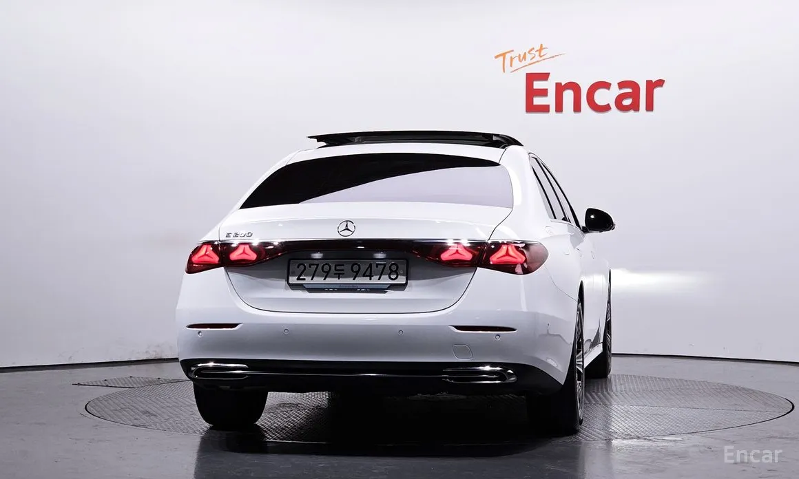 Фото 4 - Mercedes-Benz E-Class