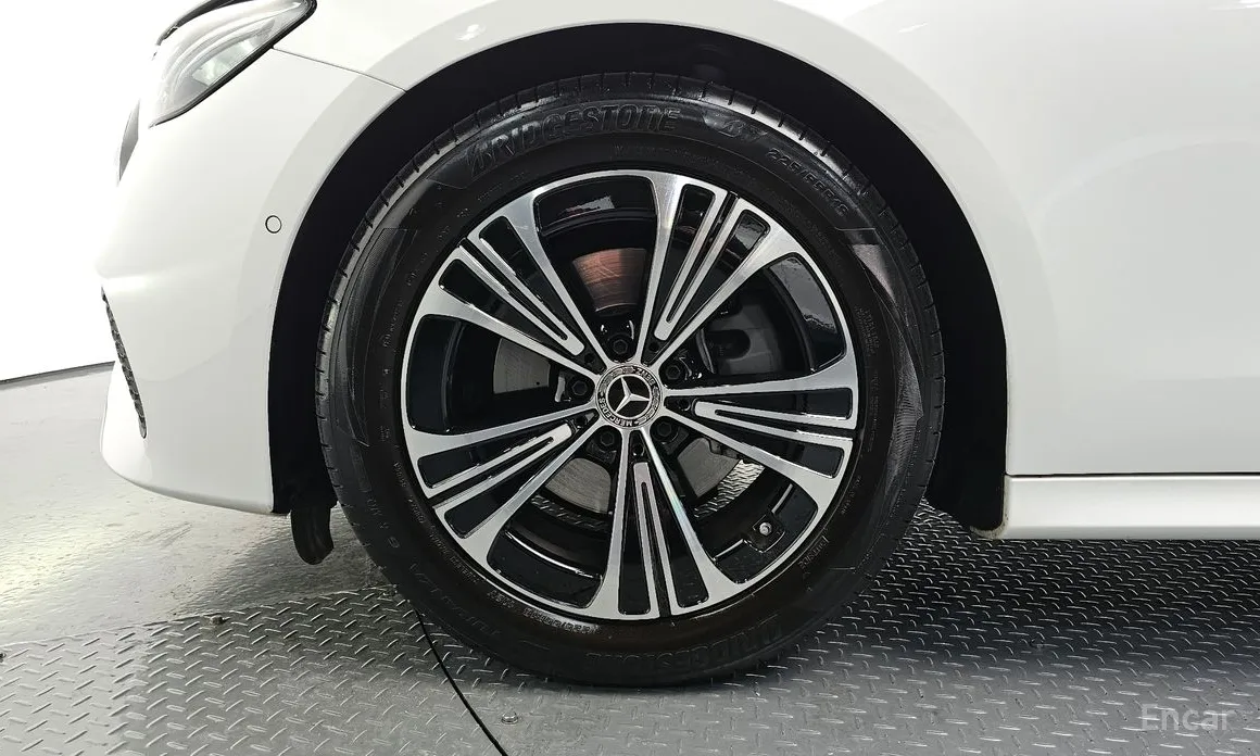 Фото 5 - Mercedes-Benz E-Class