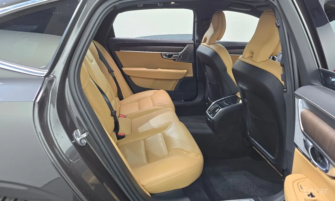 Фото 12 - Volvo S90