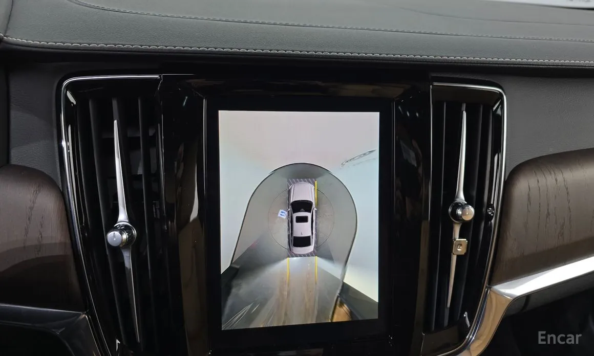 Фото 15 - Volvo S90