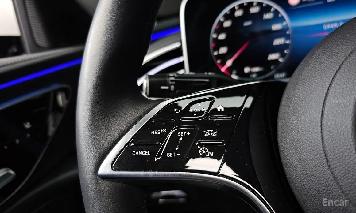 Фото 12 - Mercedes-Benz E-Class