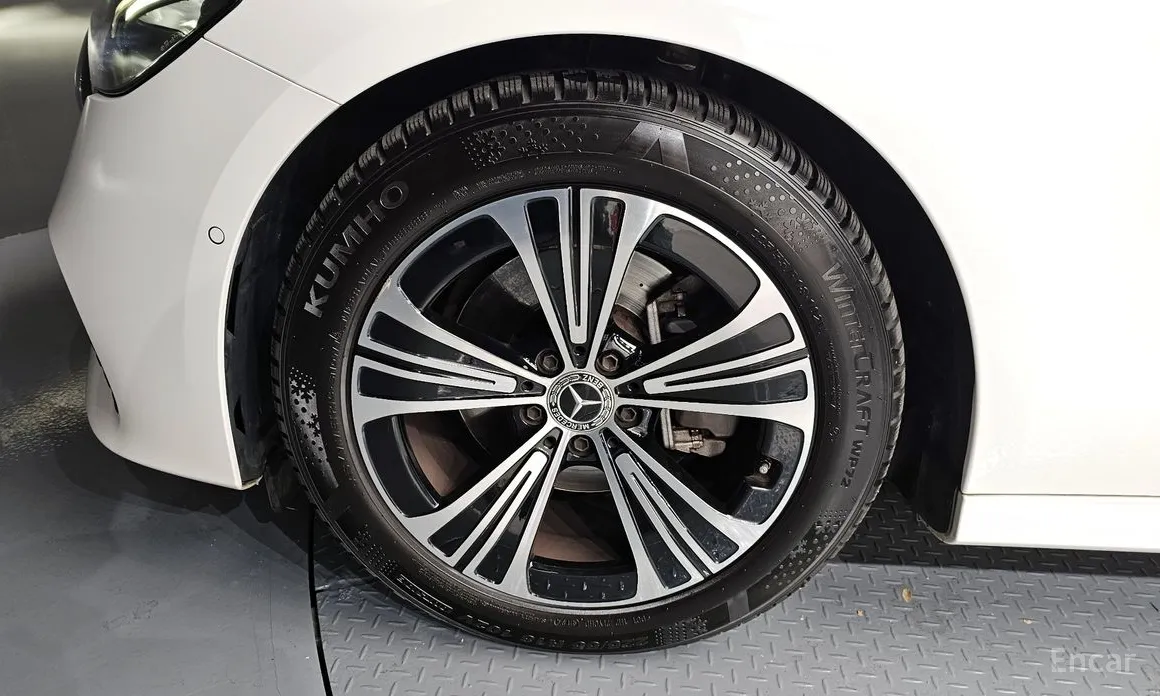 Фото 5 - Mercedes-Benz E-Class