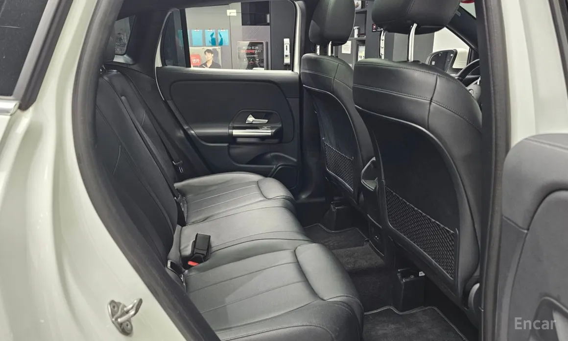 Фото 12 - Mercedes-Benz GLA-Class