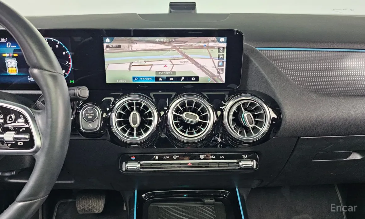 Фото 14 - Mercedes-Benz GLA-Class