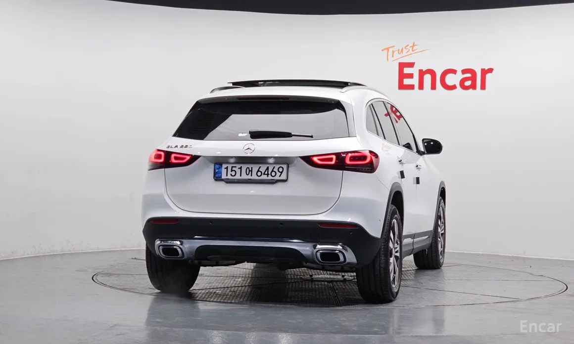 Фото 4 - Mercedes-Benz GLA-Class