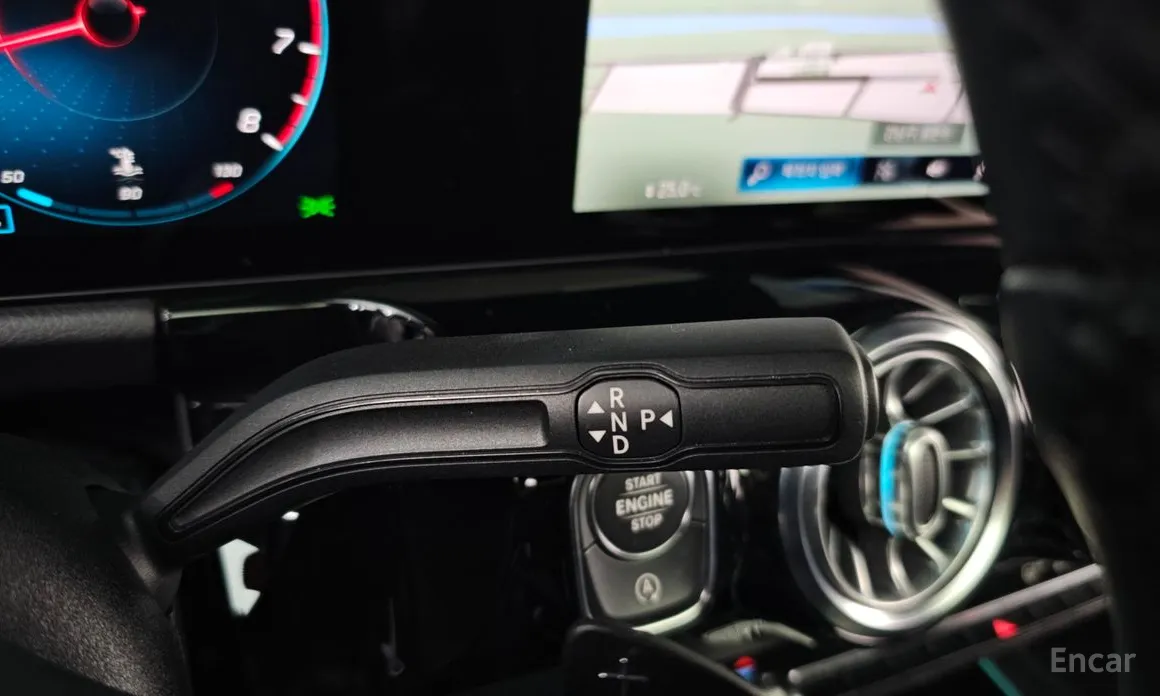 Фото 9 - Mercedes-Benz GLA-Class