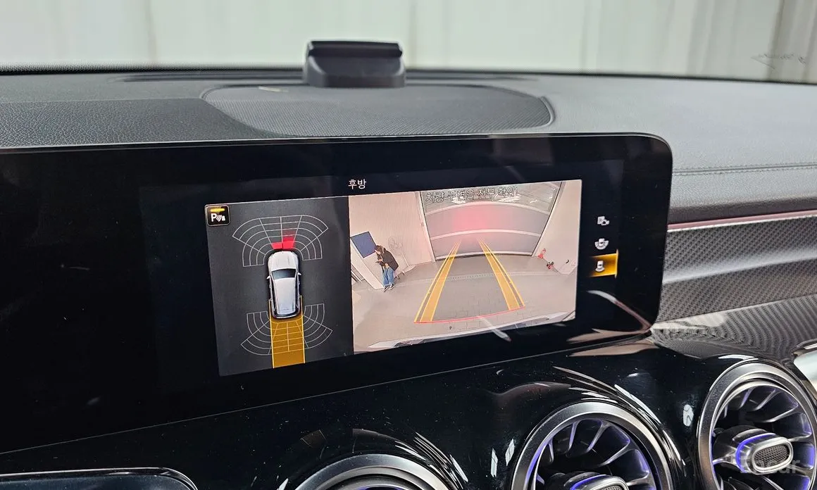 Фото 17 - Mercedes-Benz GLB-Class