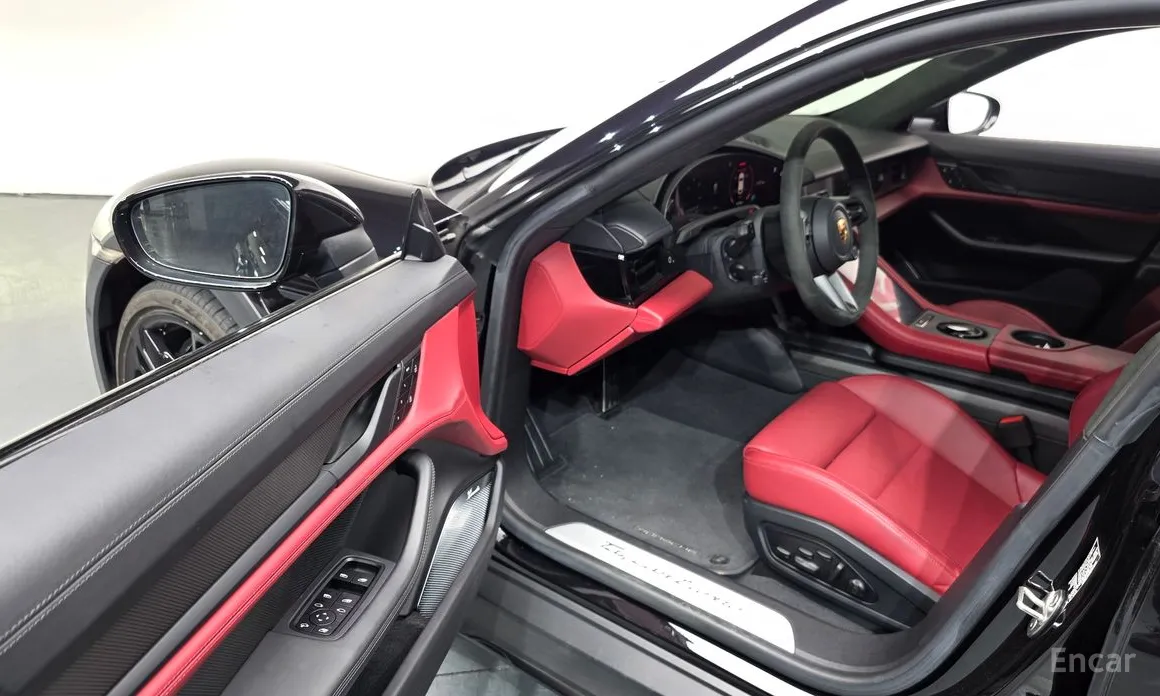 Фото 11 - Porsche Taycan