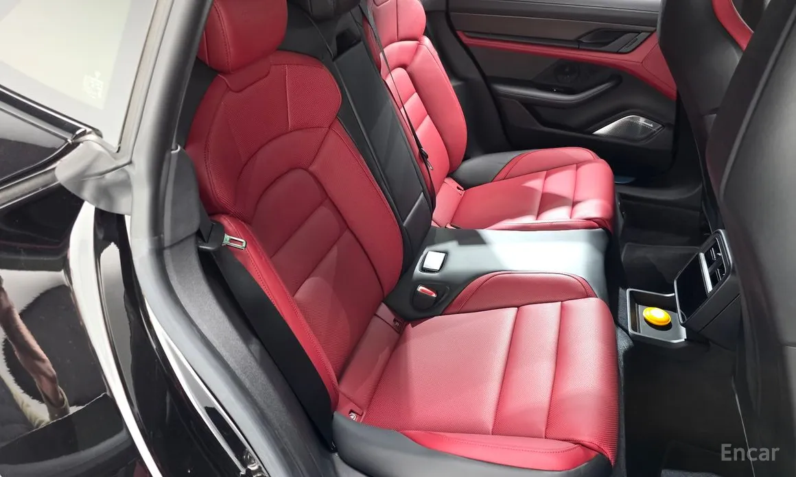 Фото 12 - Porsche Taycan