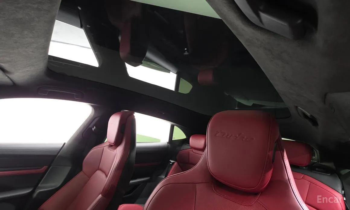 Фото 18 - Porsche Taycan