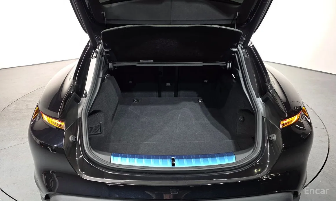 Фото 20 - Porsche Taycan