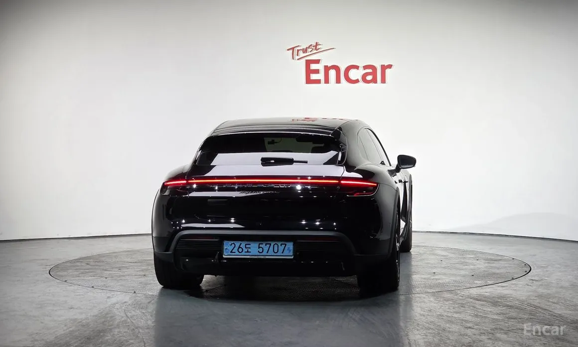 Фото 4 - Porsche Taycan