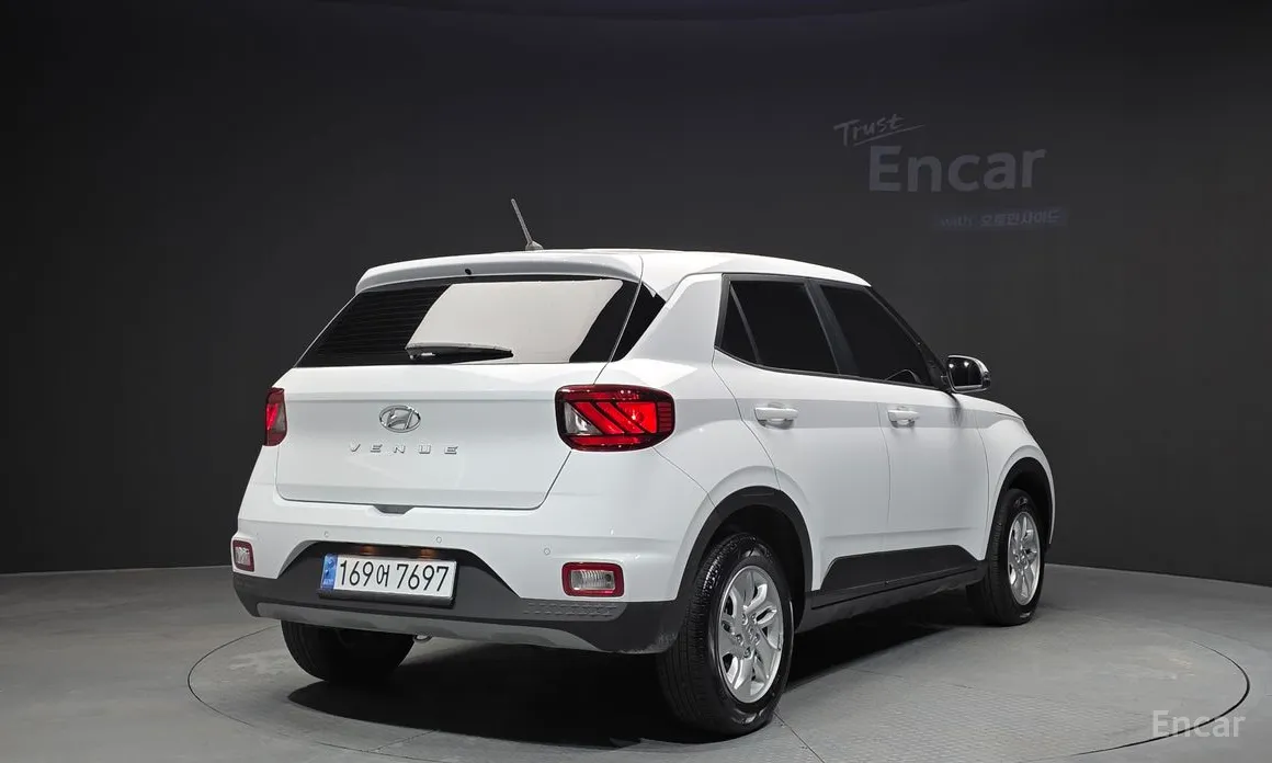 Фото 2 - Hyundai Venue