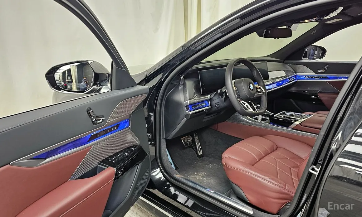 Фото 10 - BMW 7 Series