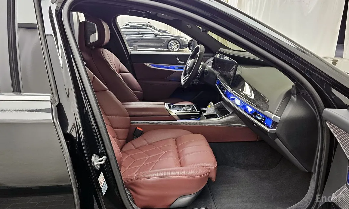 Фото 11 - BMW 7 Series