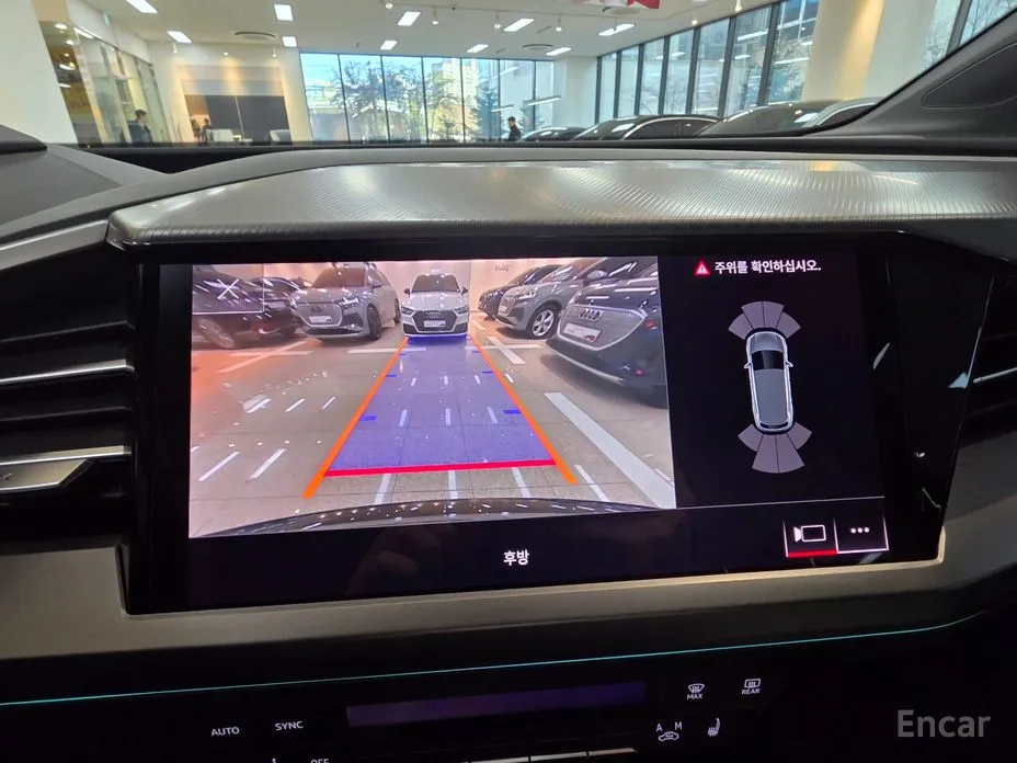 Фото 13 - Audi Q4 e-tron