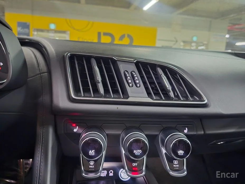 Фото 12 - Audi R8