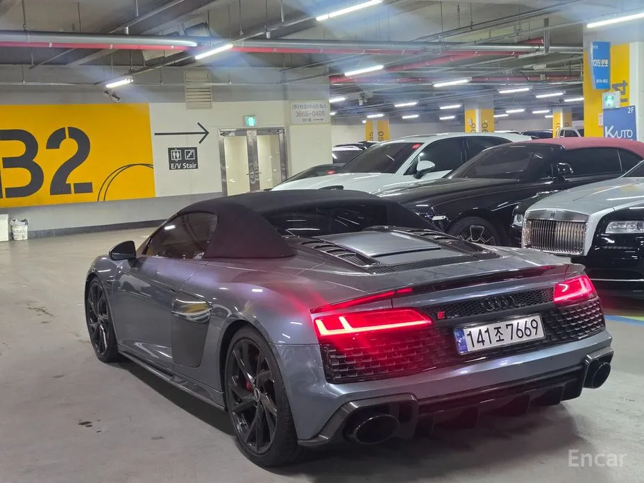 Фото 14 - Audi R8