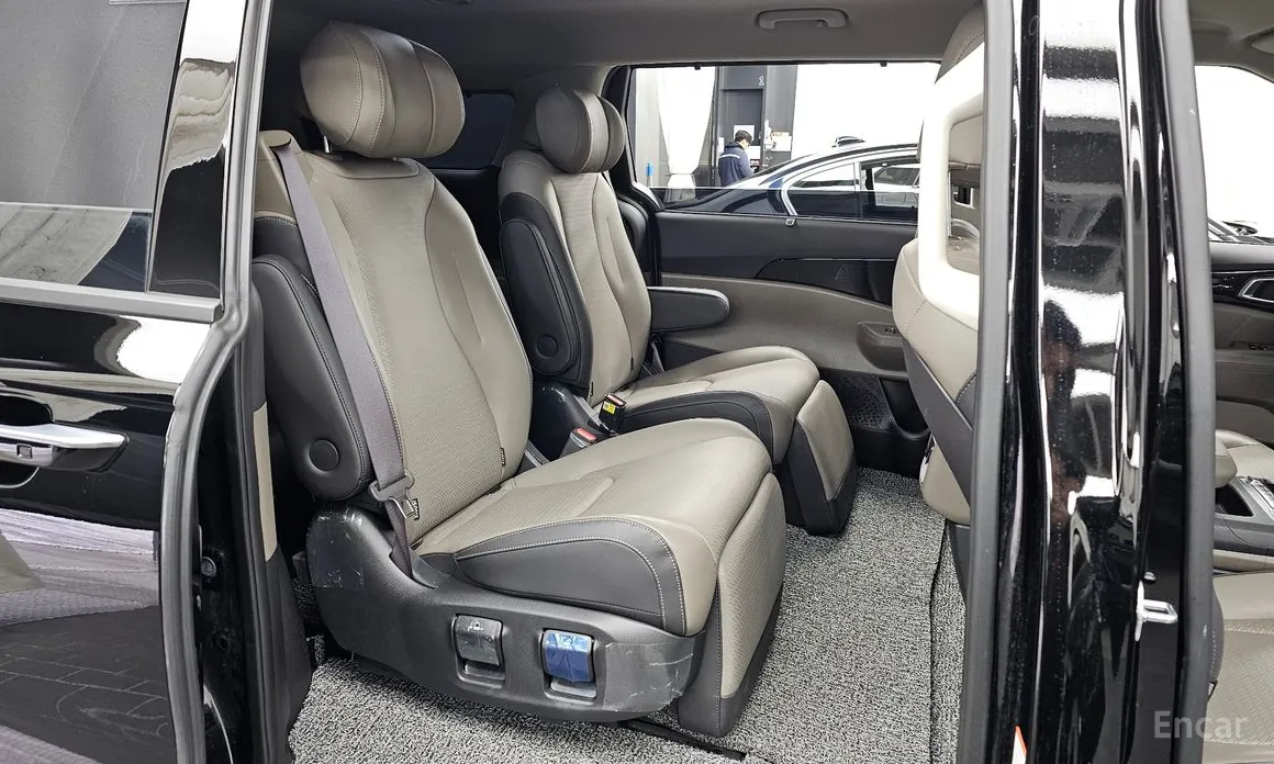 Фото 12 - Kia Carnival