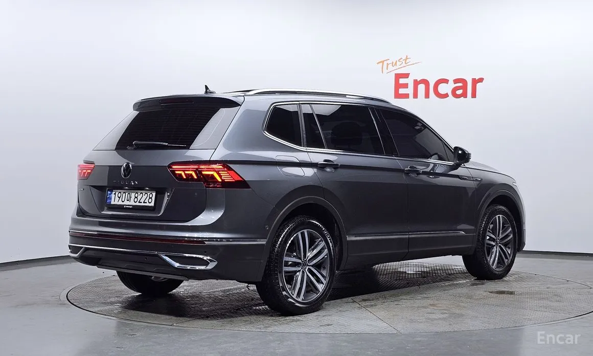 Фото 2 - Volkswagen Tiguan