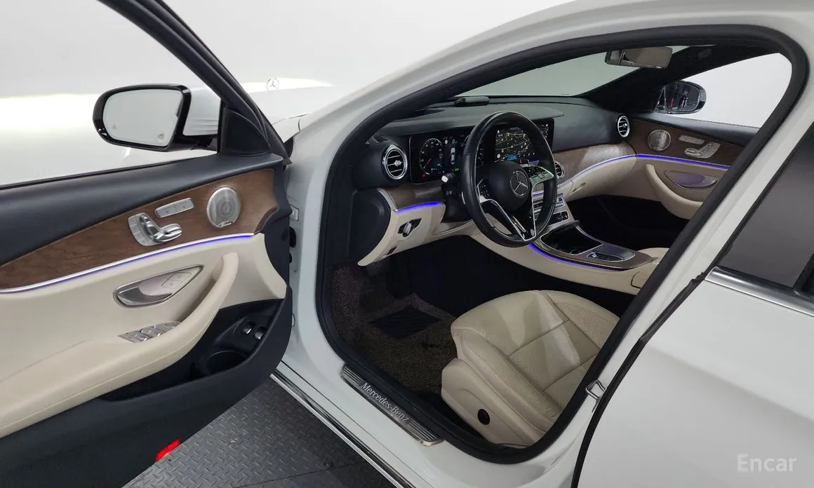 Фото 10 - Mercedes-Benz E-Class