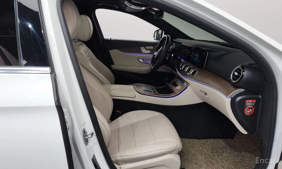 Фото 11 - Mercedes-Benz E-Class