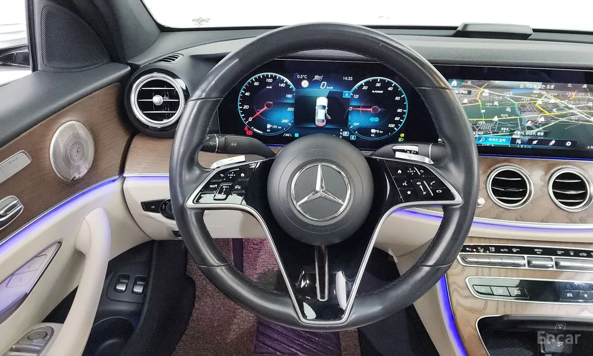 Фото 13 - Mercedes-Benz E-Class