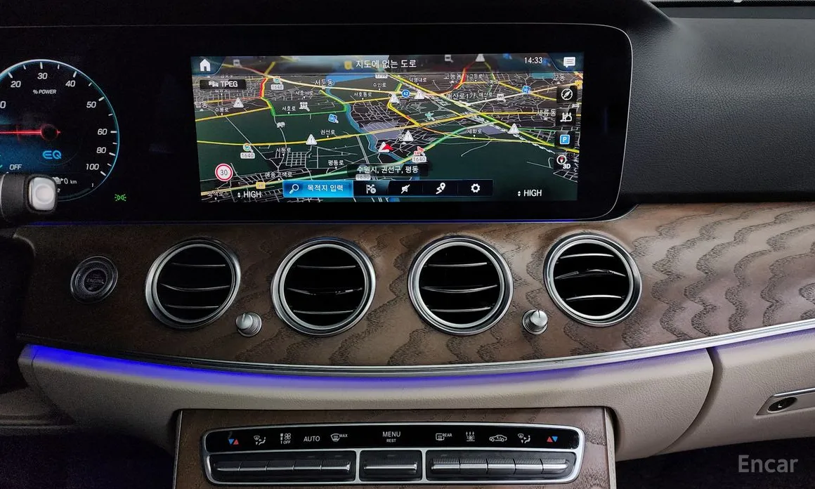 Фото 14 - Mercedes-Benz E-Class