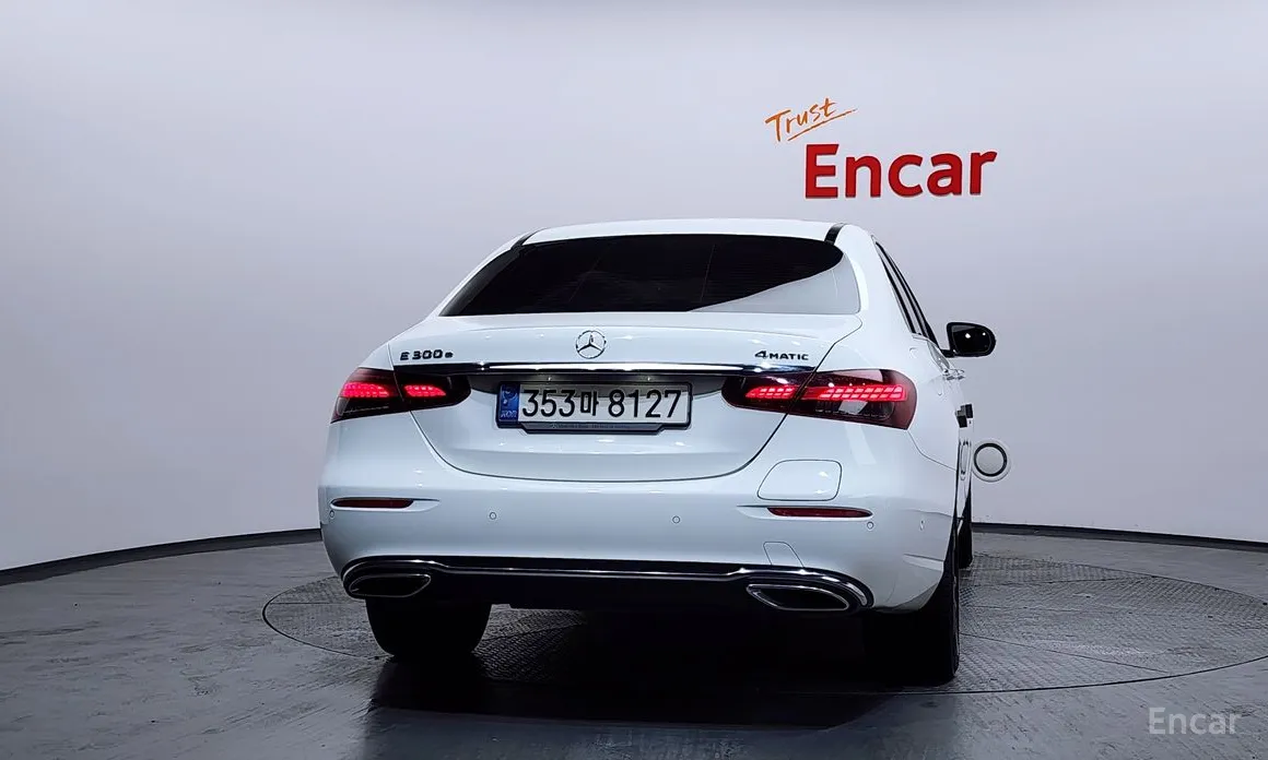 Фото 4 - Mercedes-Benz E-Class