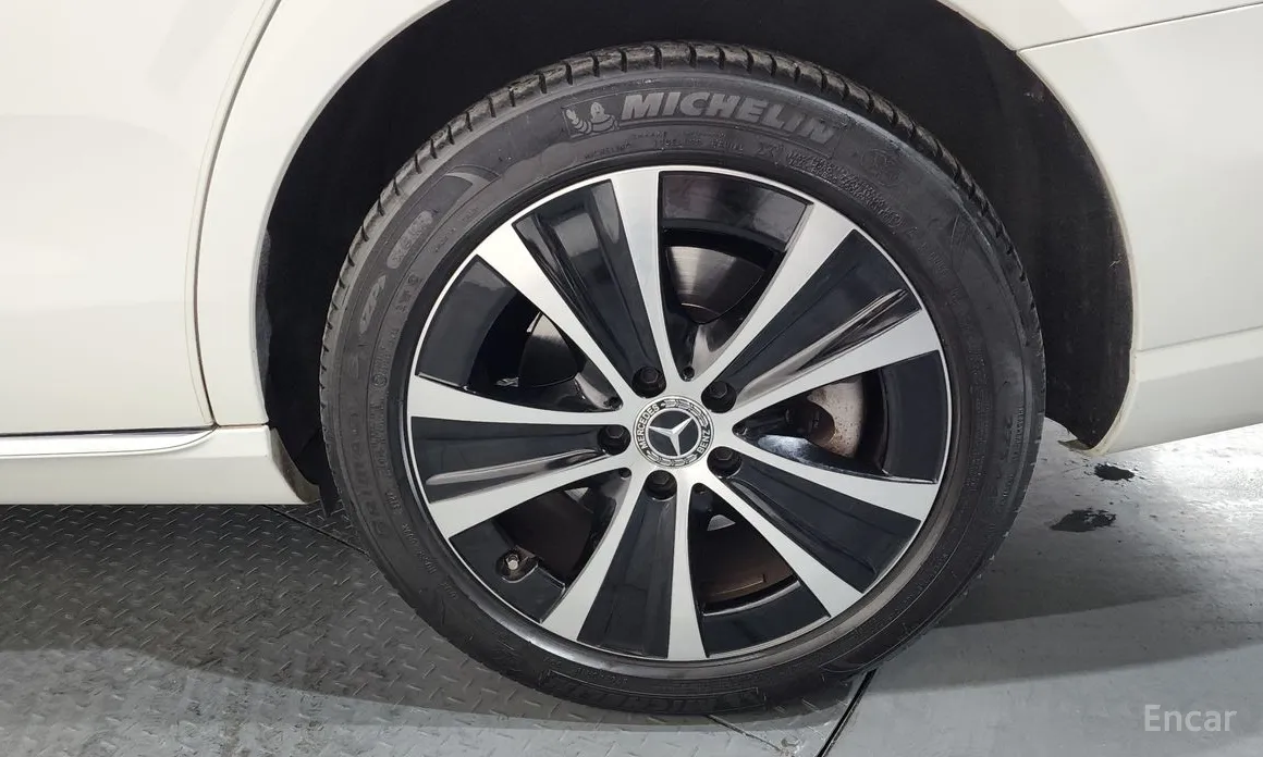 Фото 5 - Mercedes-Benz E-Class