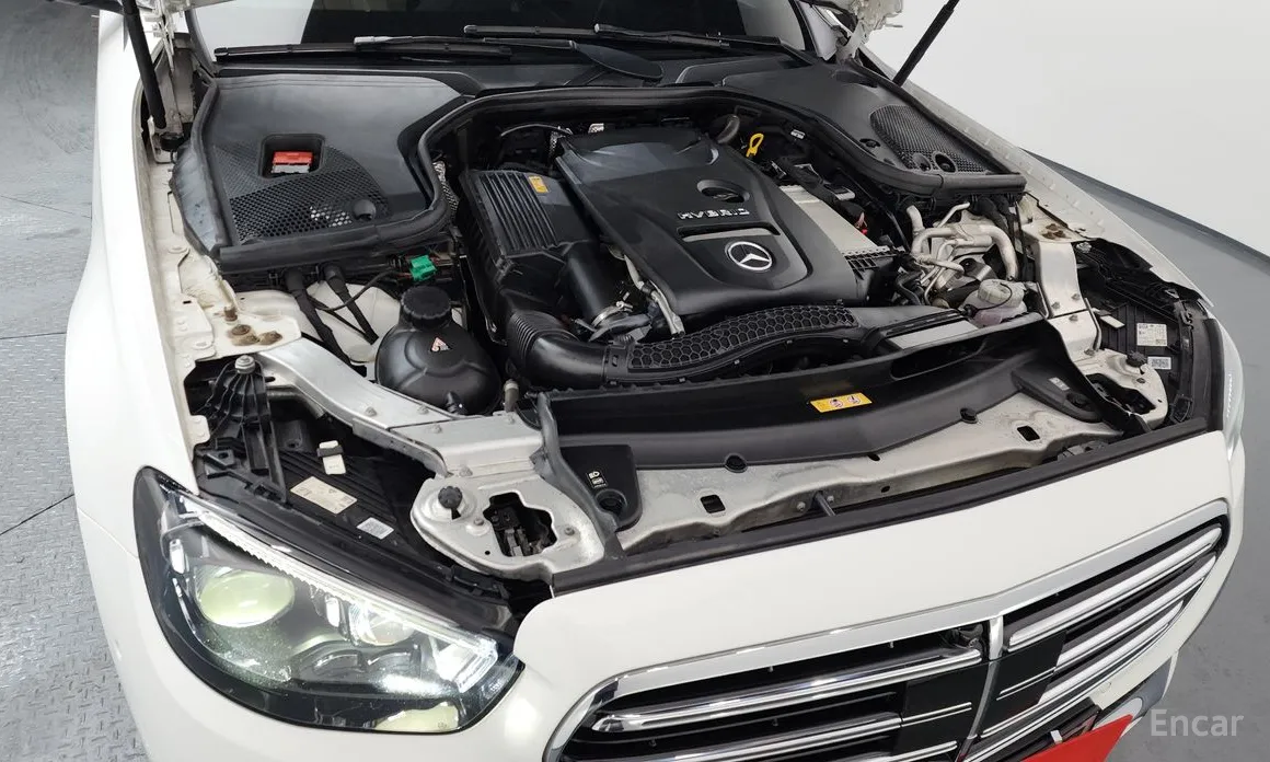 Фото 6 - Mercedes-Benz E-Class