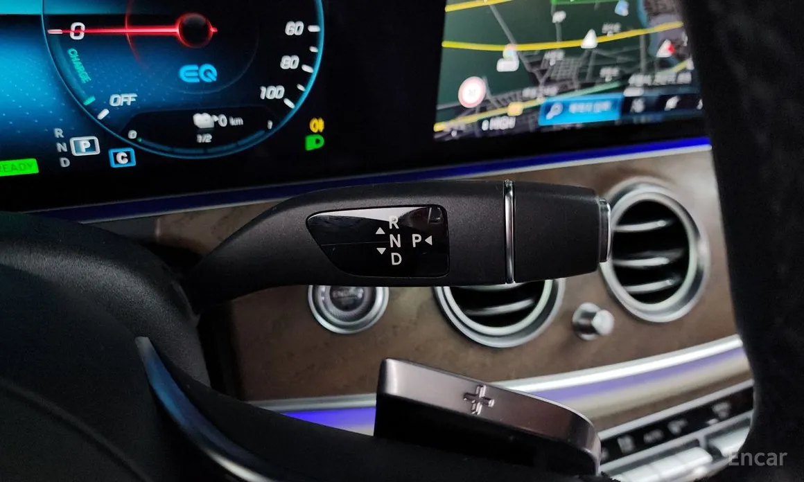 Фото 9 - Mercedes-Benz E-Class