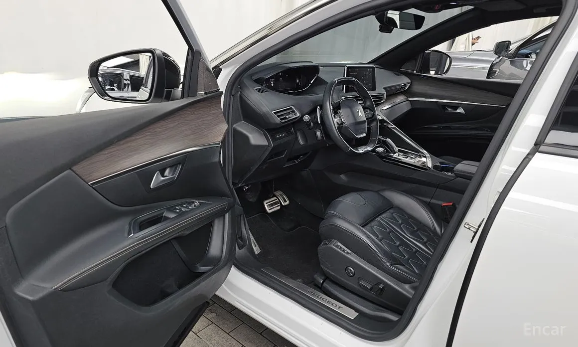 Фото 10 - Peugeot 5008