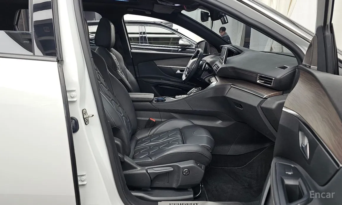 Фото 11 - Peugeot 5008