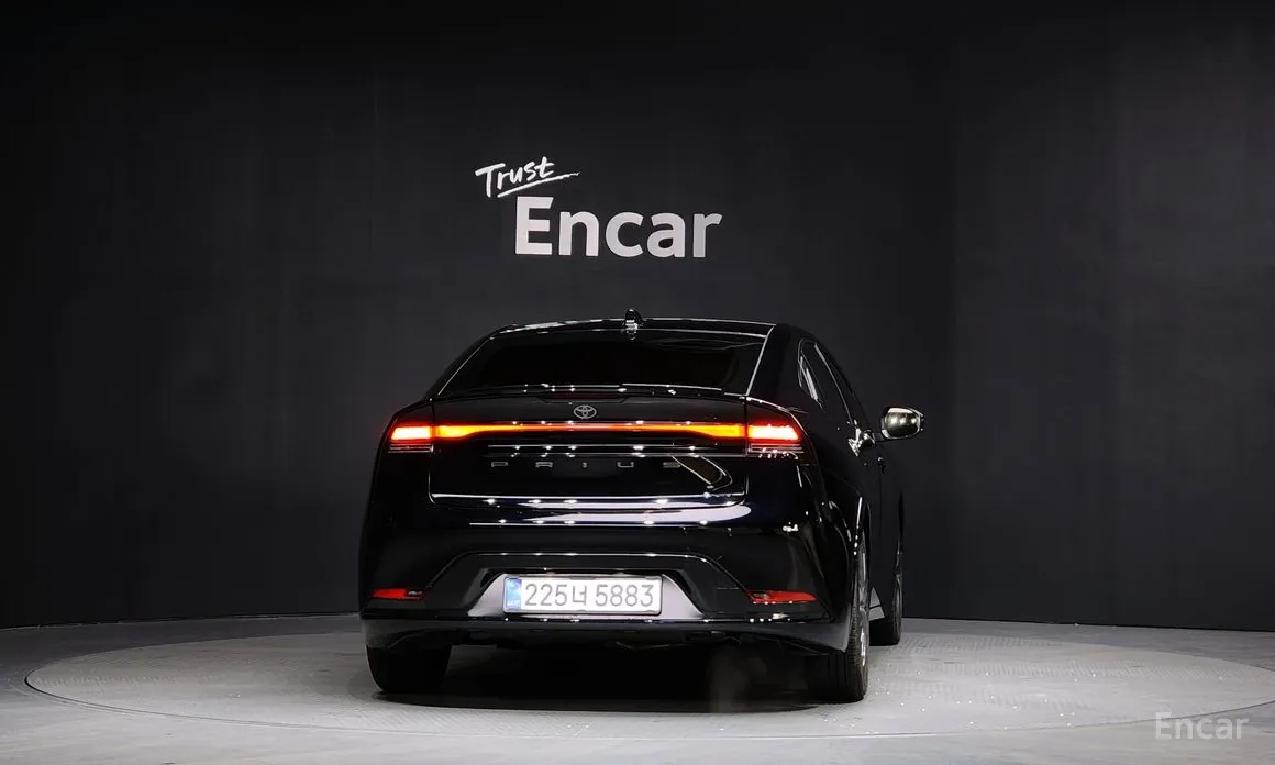 Фото 4 - Toyota Prius