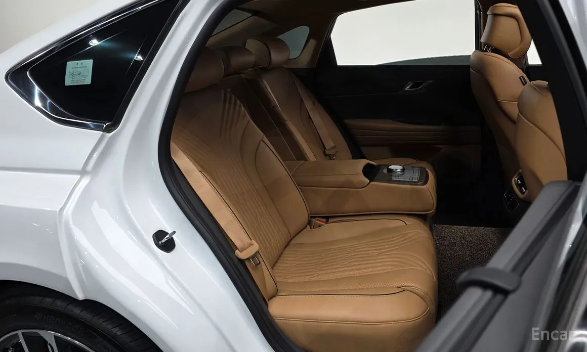 Фото 12 - Genesis G80