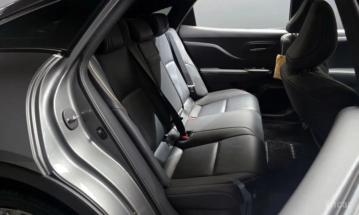 Фото 12 - Toyota Crown