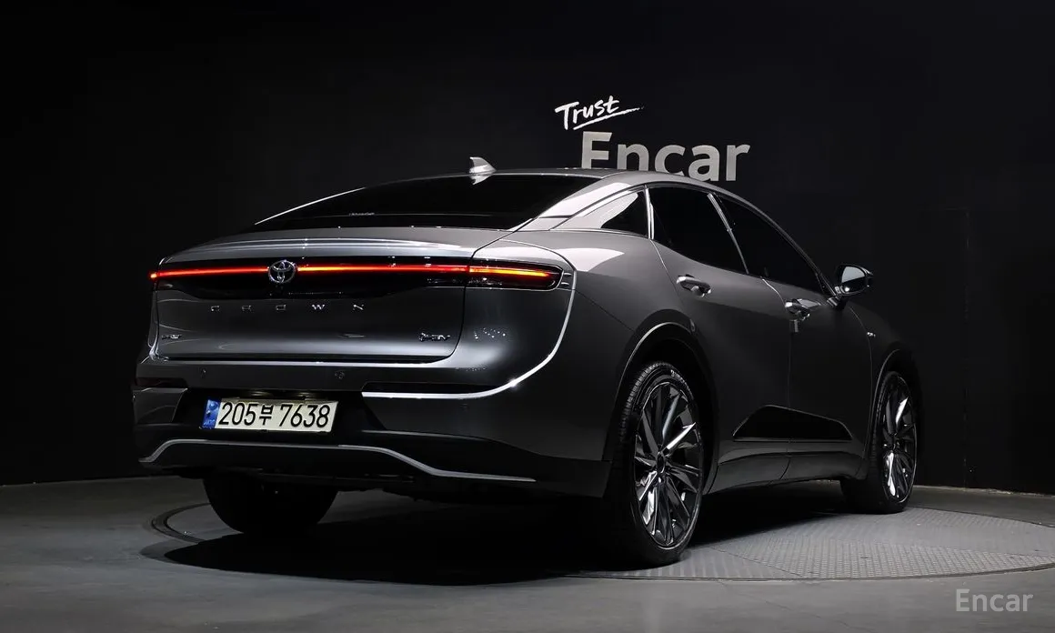 Фото 2 - Toyota Crown