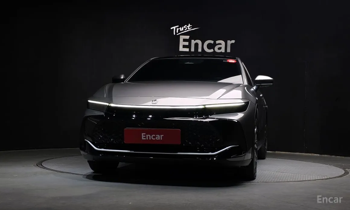 Фото 3 - Toyota Crown