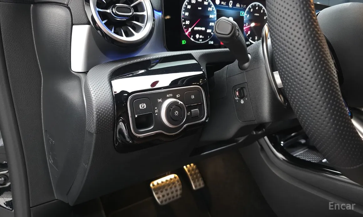 Фото 13 - Mercedes-Benz CLA-Class