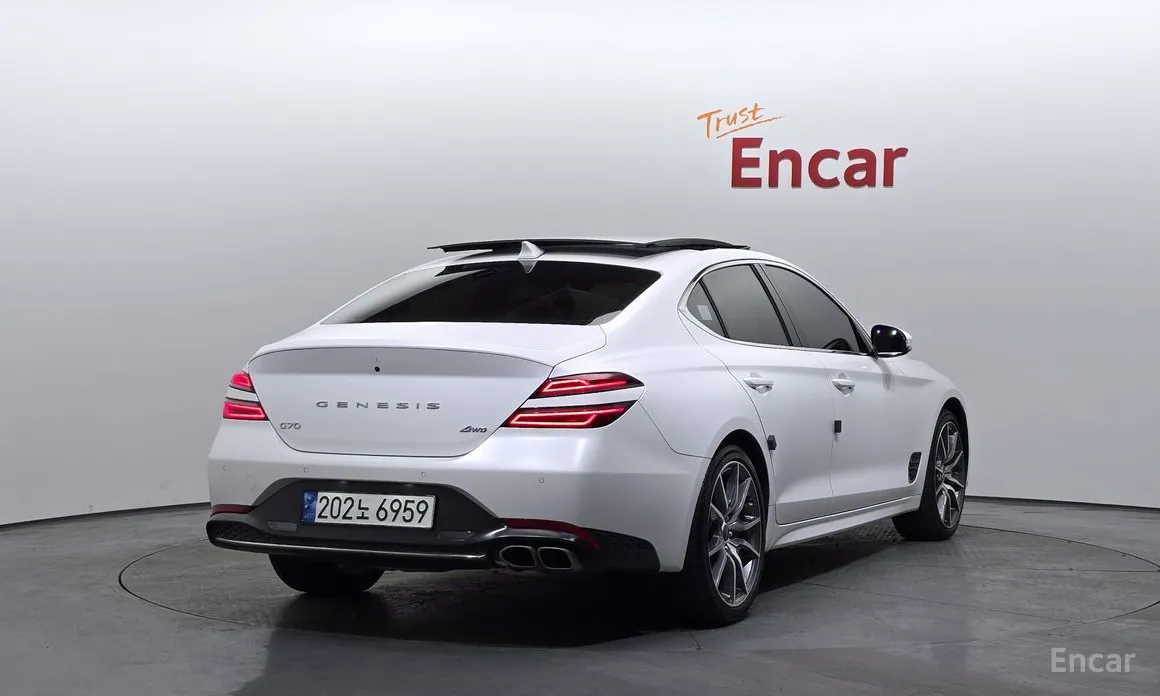 صورة 2 - Genesis G70