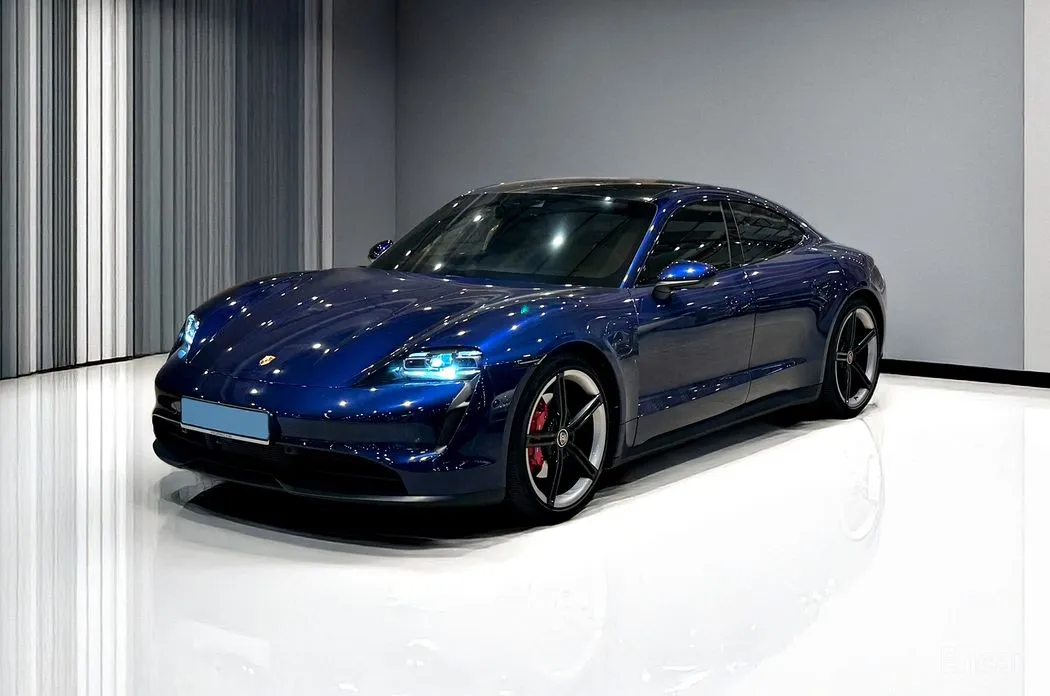 Фото 1 - Porsche Taycan