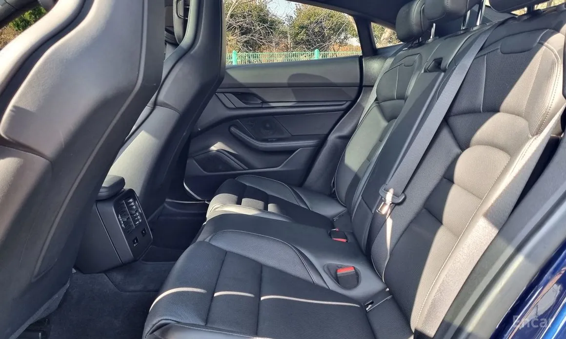 Фото 10 - Porsche Taycan