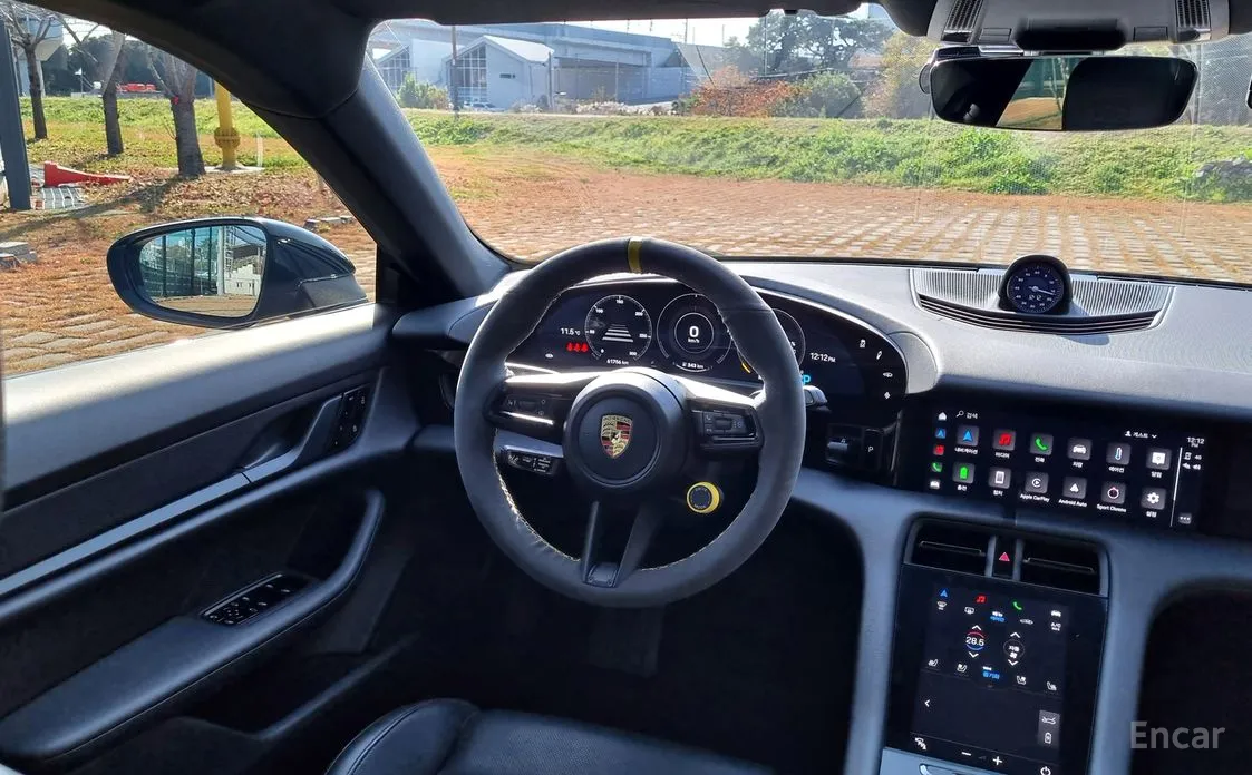 Фото 11 - Porsche Taycan
