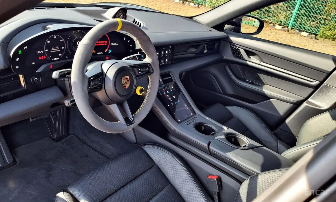 Фото 12 - Porsche Taycan