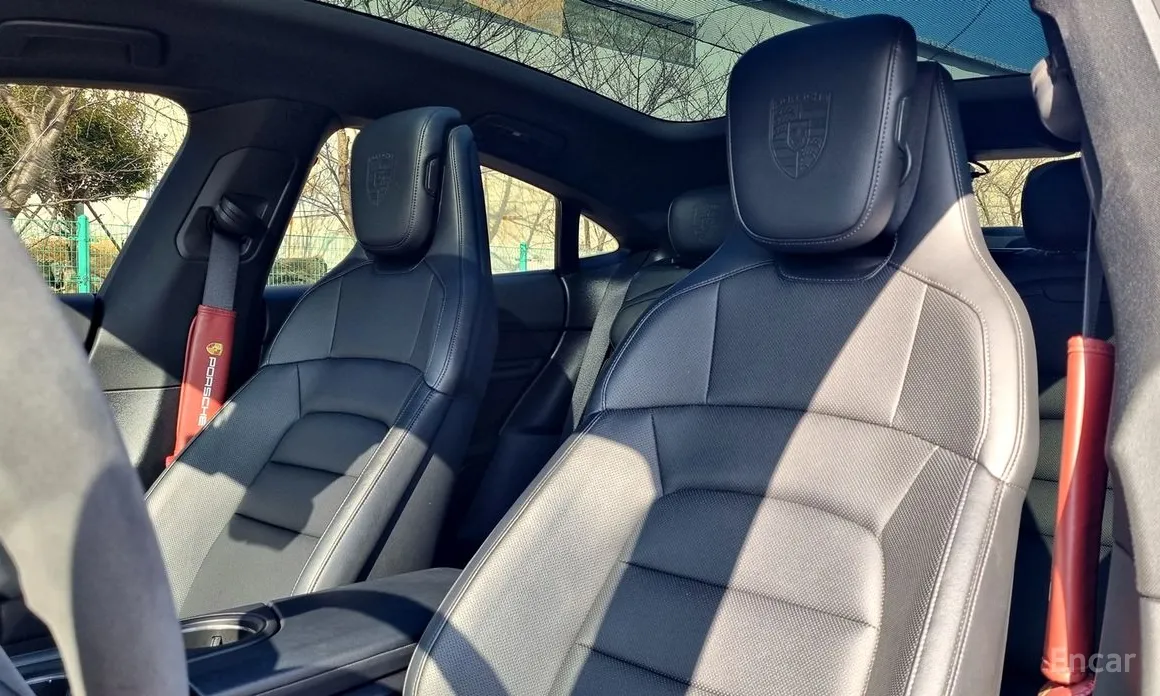 Фото 14 - Porsche Taycan