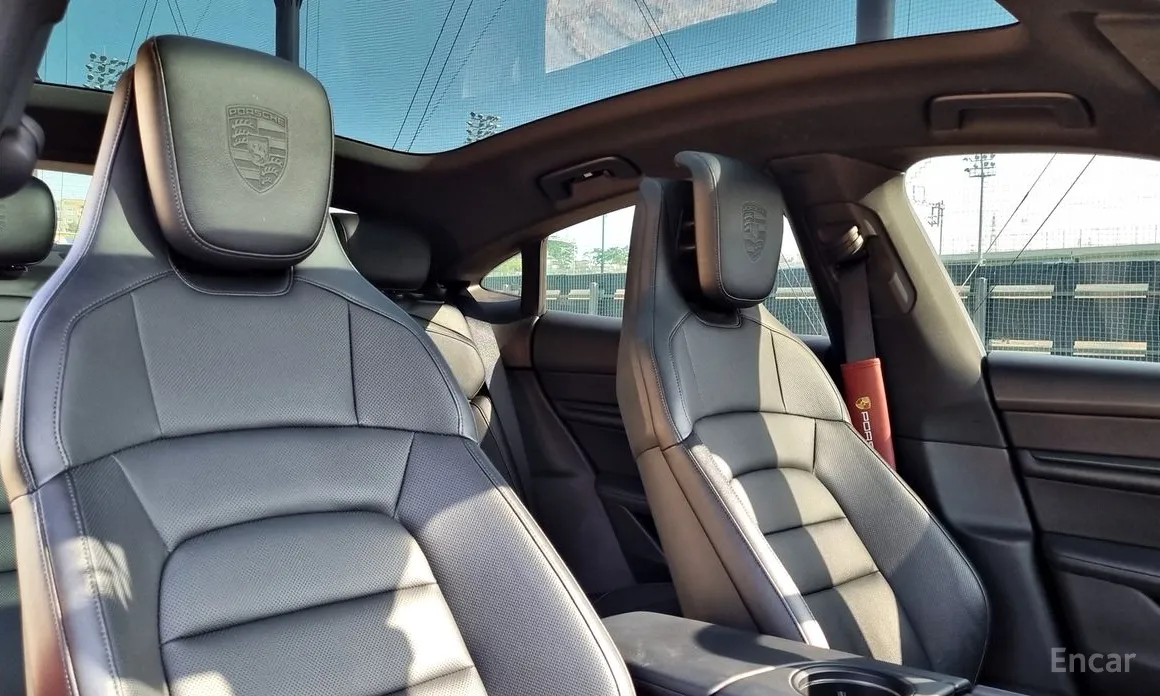 Фото 15 - Porsche Taycan