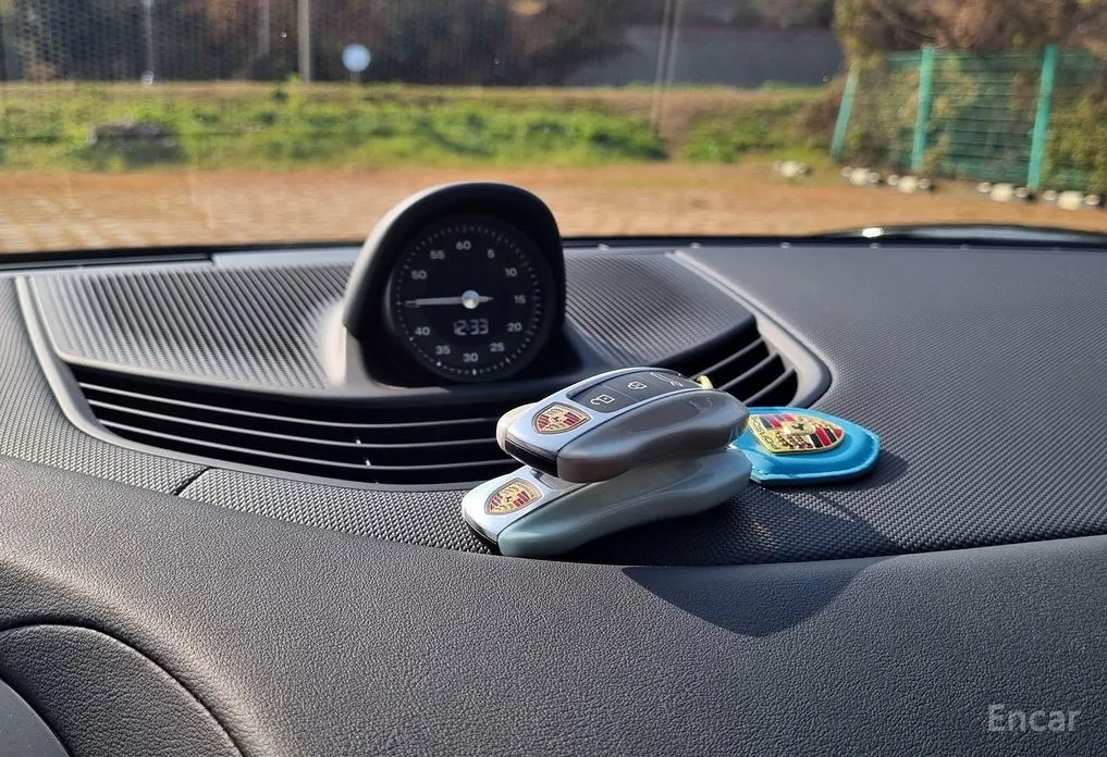 Фото 18 - Porsche Taycan