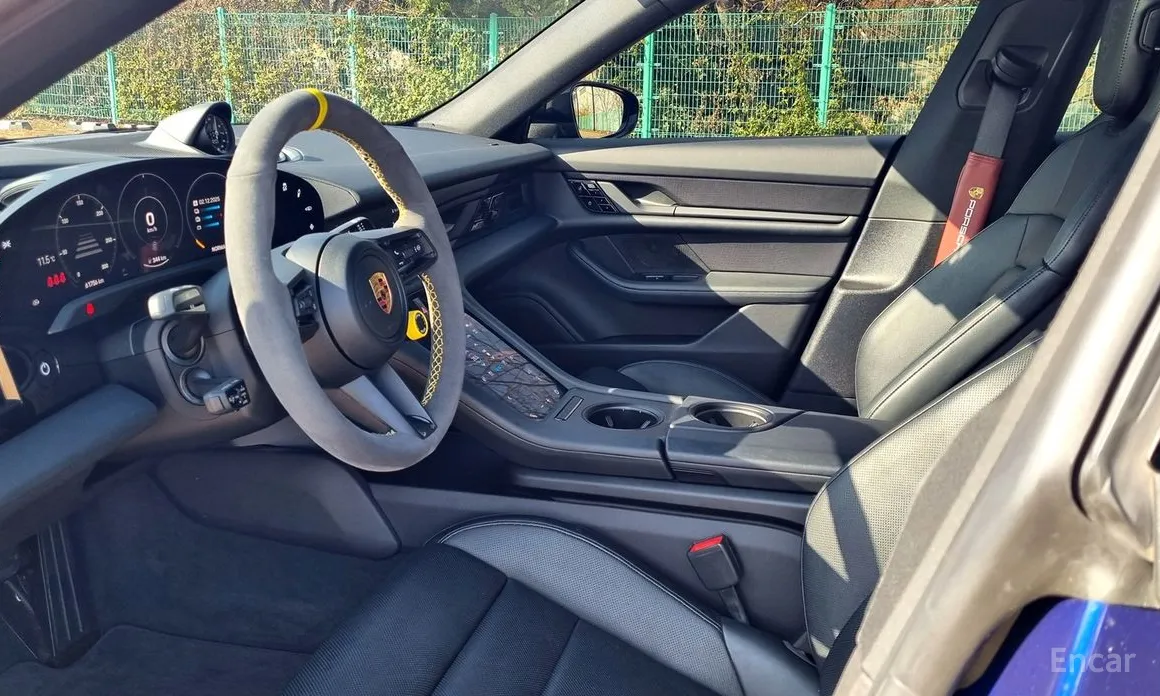 Фото 9 - Porsche Taycan