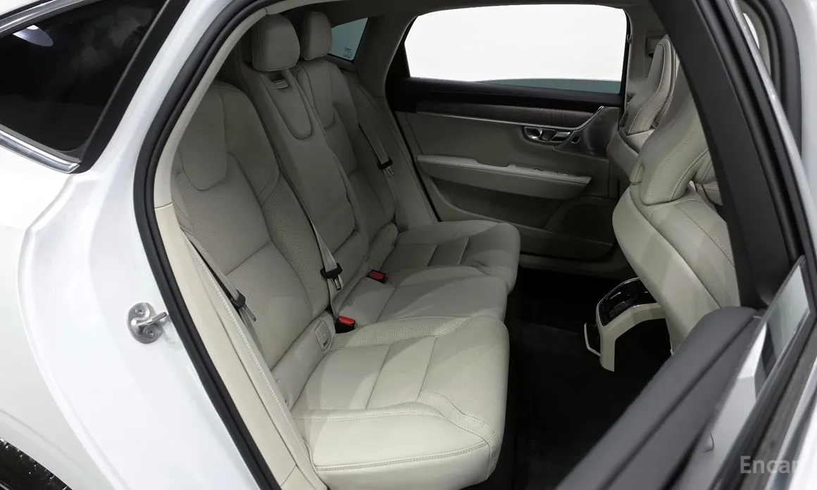 Фото 12 - Volvo S90